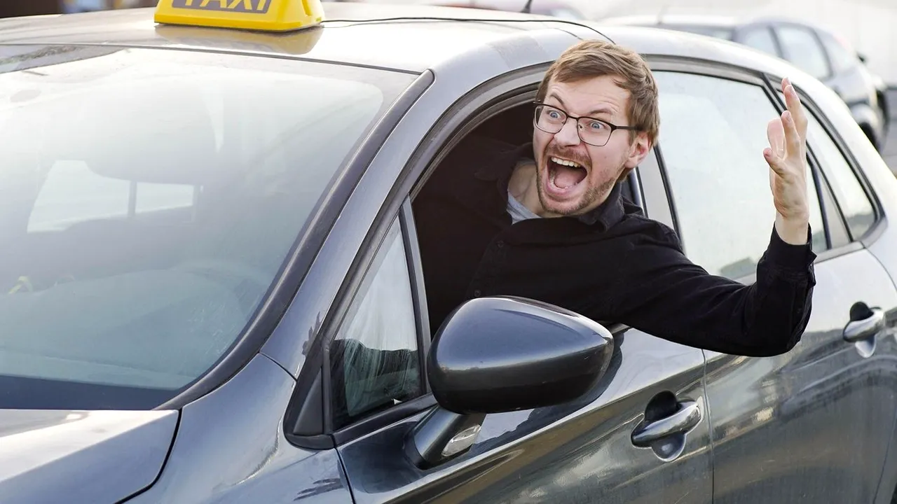 Un taximetrist și-a ieșit din minți și a luat la BĂTAIE o femeie în plină stradă dintr-un motiv ireal: „Omul tremura de nervi și se înroșise la față”