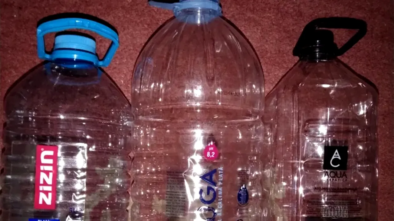 Ce faci cu bidoanele de 5 litri? Sistemul SGR din România nu permite reciclarea lor