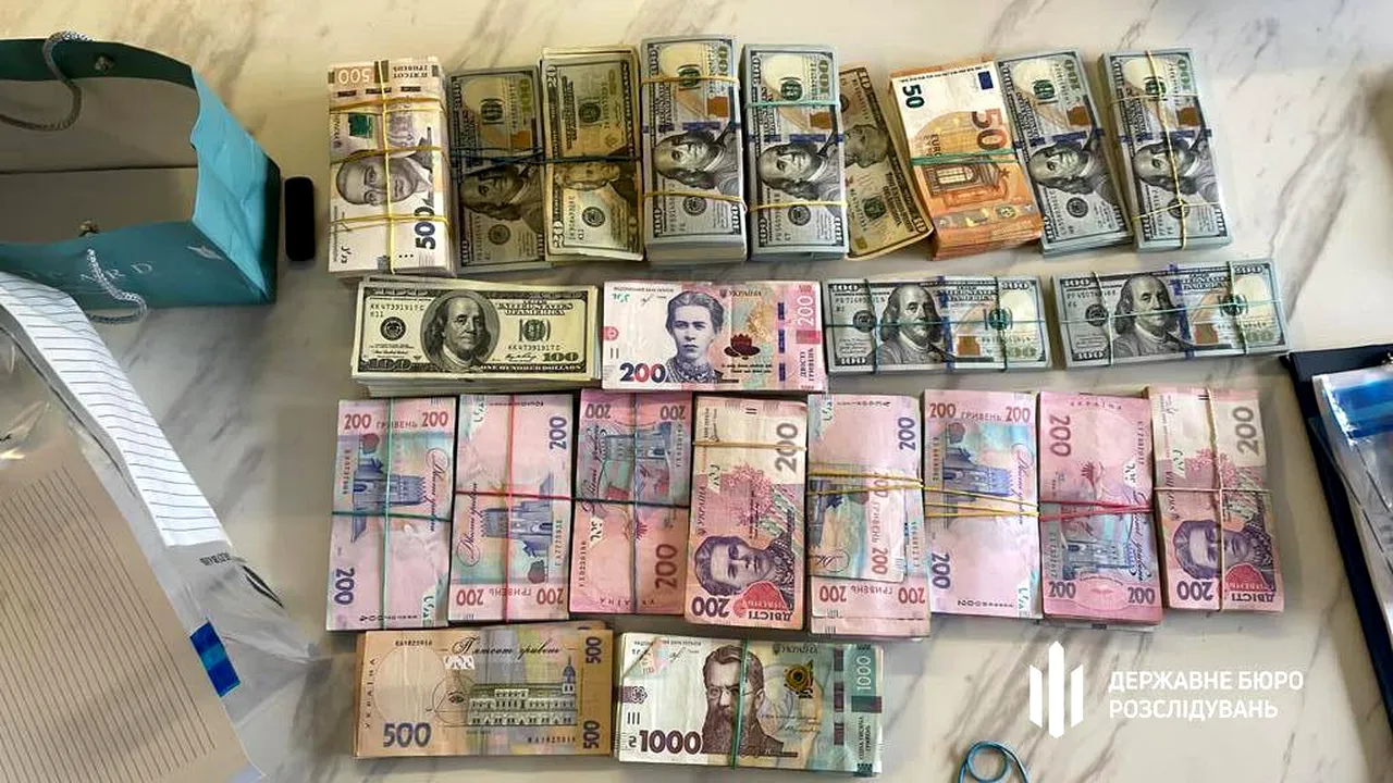 Percheziții la una dintre casele șefei Fiscului de la Kiev. Femeia este acuzată de FRAUDĂ de milioane de dolari