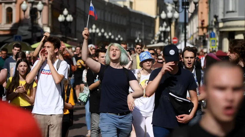 Proteste masive la Moscova: Sute de mii de ruși au ieșit în stradă pentru a cere alegeri libere și corecte - VIDEO