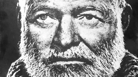 Ernest Hemingway, autorul romanului „Pentru cine bat clopotele