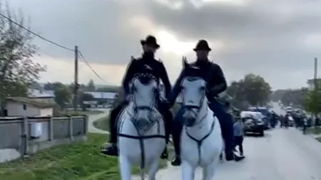 Șef de clan din Drăgănești Olt, înmormântat cu lăutari, cai albi și zeci de oameni. Imagini de la funeraliile lui Gelu Mondialu