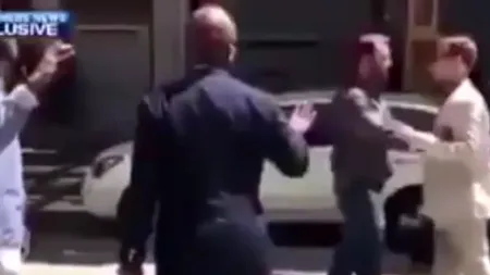 „Taci din gură, sclavule! Pune-te în patru labe chiar acum!