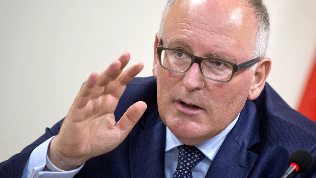 Timmermans nu dă termen pentru ridicarea MCV: Cel mai bun garant al luptei împotriva corupției e poporul român 