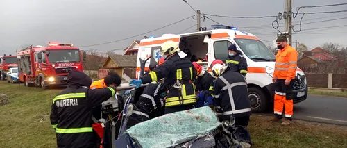 Autoturism strivit de un camion, pe un drum din Vaslui. Șoferul a murit, iar soția și cumnata sa au fost rănite (VIDEO)