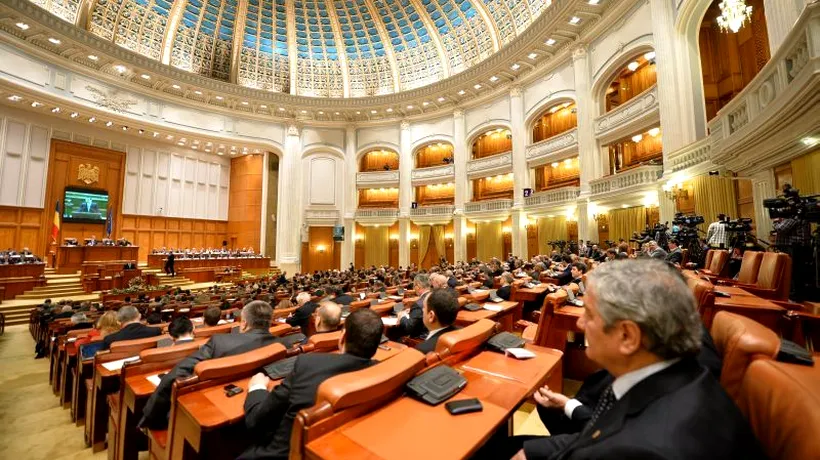 Statutul parlamentarilor va fi votat miercuri, în plen comun