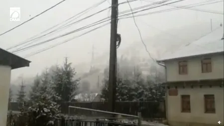 Ninsori și lapoviță la munte. Autoritățile au început deszăpezirea | VIDEO