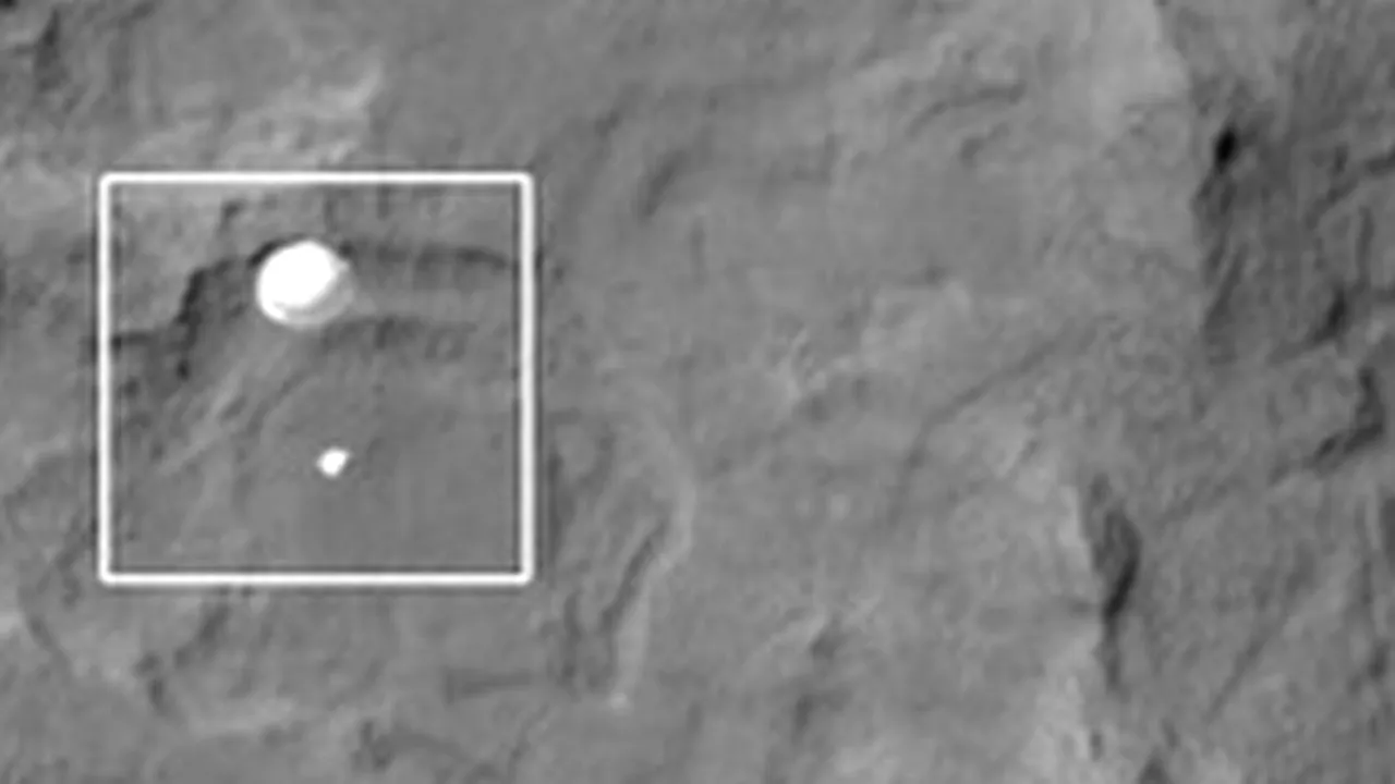 Cum a făcut NASA fotografia în care Curiosity coboară pe suprafața lui Marte