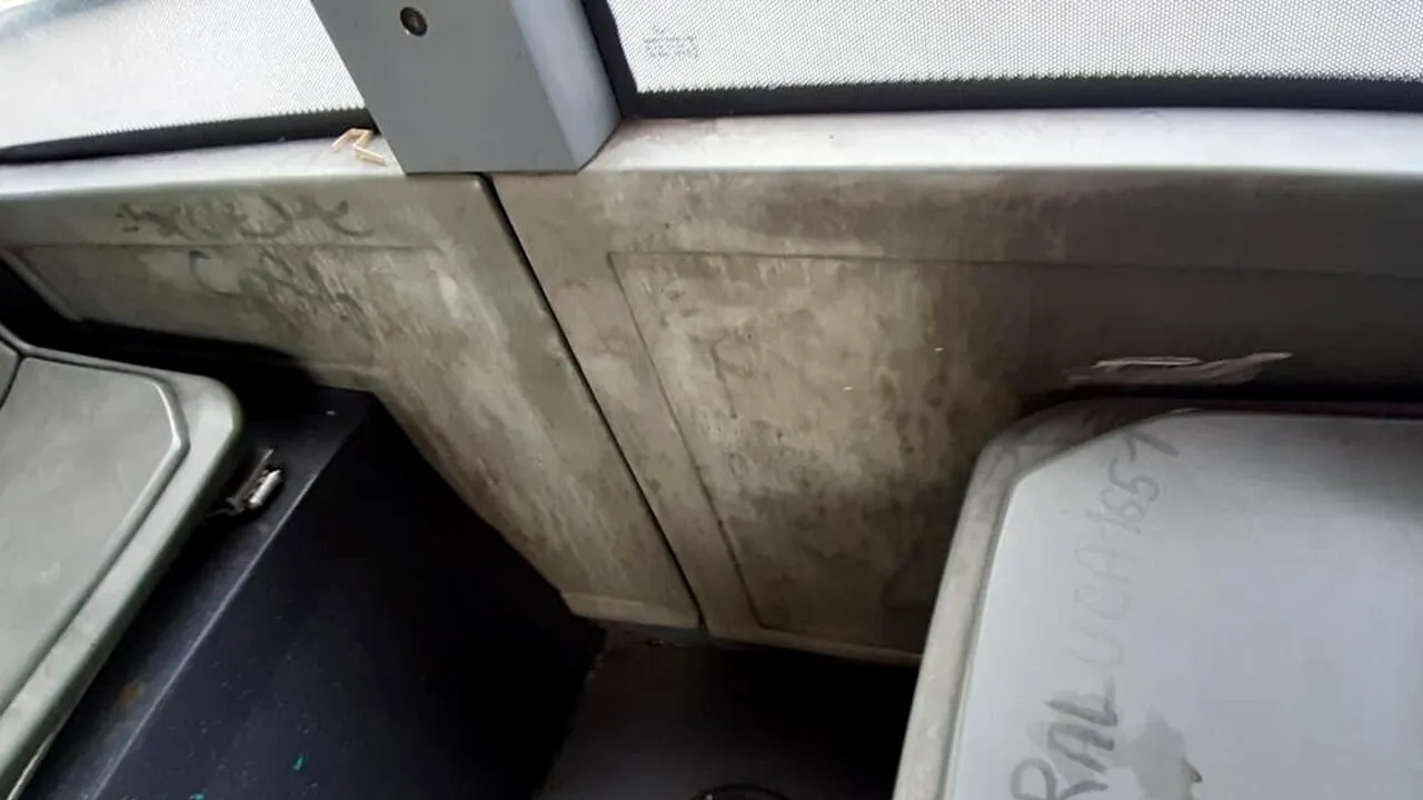 Mizerie inumană în STB. Fotografii realizate de o bucureșteancă în autobuzul 385