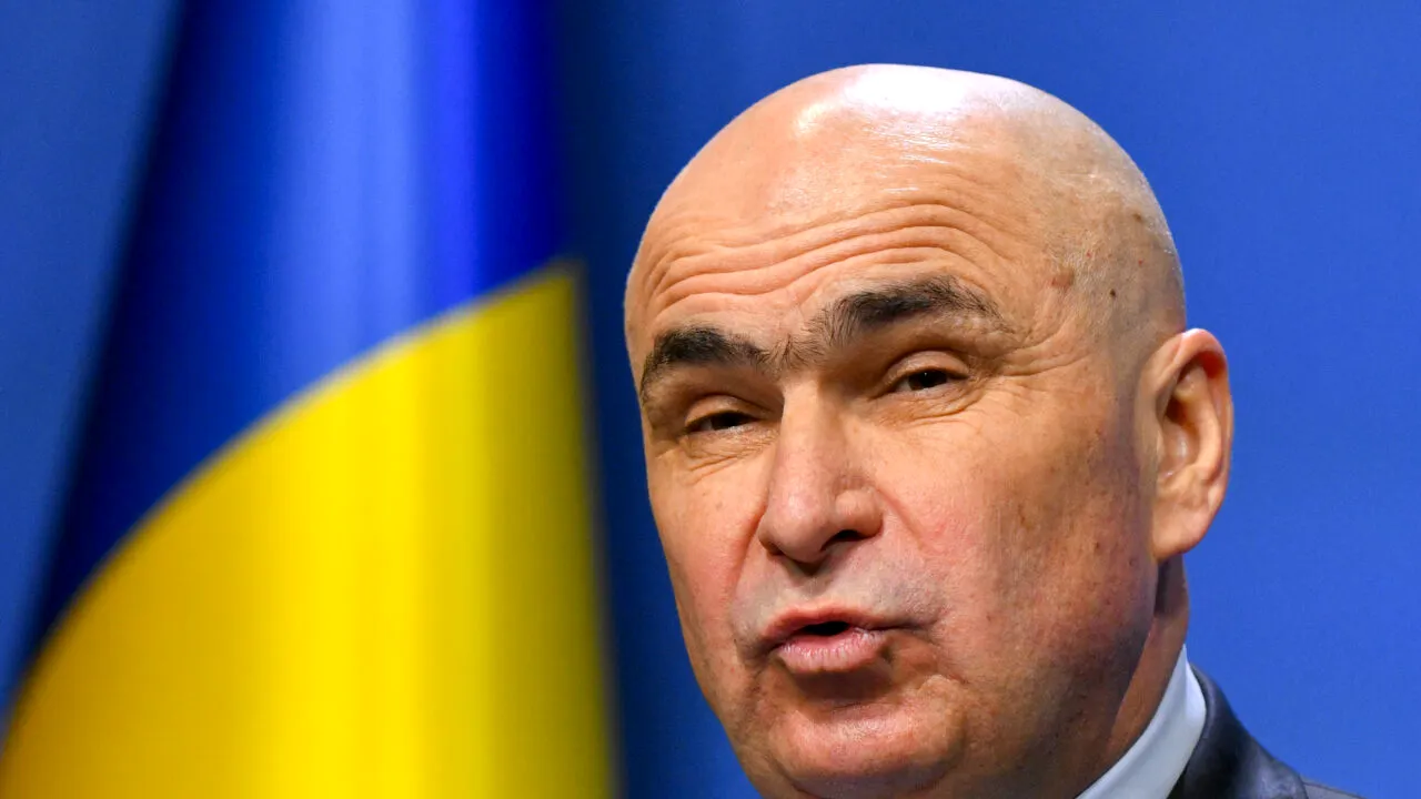 Premierul rămâne propriul subaltern. Bolojan, în continuare și premier, și vicepremier. Încă nu i-a găsit un înlocuitor lui Dragoș Anastasiu
