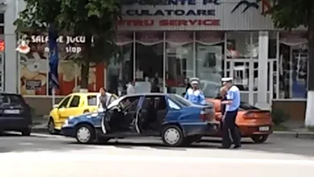 Doi bărbați au furat o geantă cu bani. Un martor a reușit să filmeze CONTINUAREA