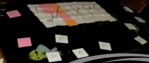 Motivul pentru care un tânăr din Buzău a lipit zeci de bilețele pe mașina fostei iubite - VIDEO