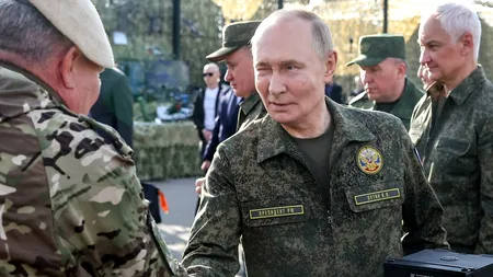 Vladimir Putin, îmbrăcat în UNIFORMĂ militară la manevrele 