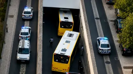 Un autobuz a lovit mai multe persoane în Lisabona. Doi oameni au murit, iar alți 20 au fost răniți. Planul de urgență a fost activat