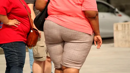 Părinți acuzați că și-au lăsat fiica să mănânce până a murit de obezitate. Ce vârstă avea fata, care a fost găsită decedată în casă