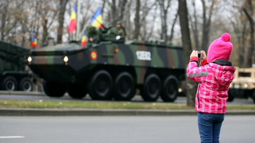 Ponta îl felicită pe Dușa pentru organizarea paradei militare din București
