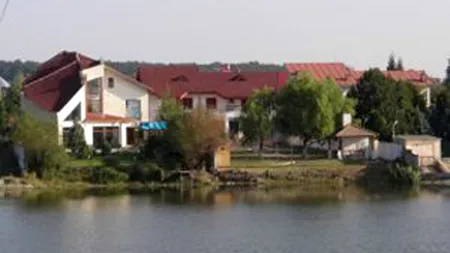 Percheziții la persoane care au spart mai multe locuințe, printre care și casa lui Theodor Stolojan 