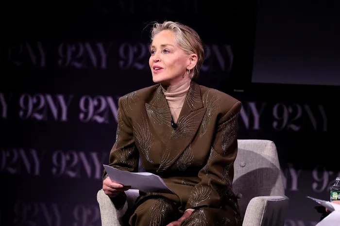 sharon stone, tinder, dating, actrita