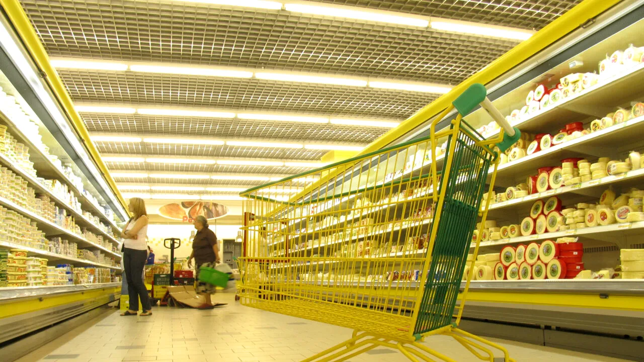 Alimentul care este mai ieftin ca niciodată ascunde, de fapt, o criză profundă în România