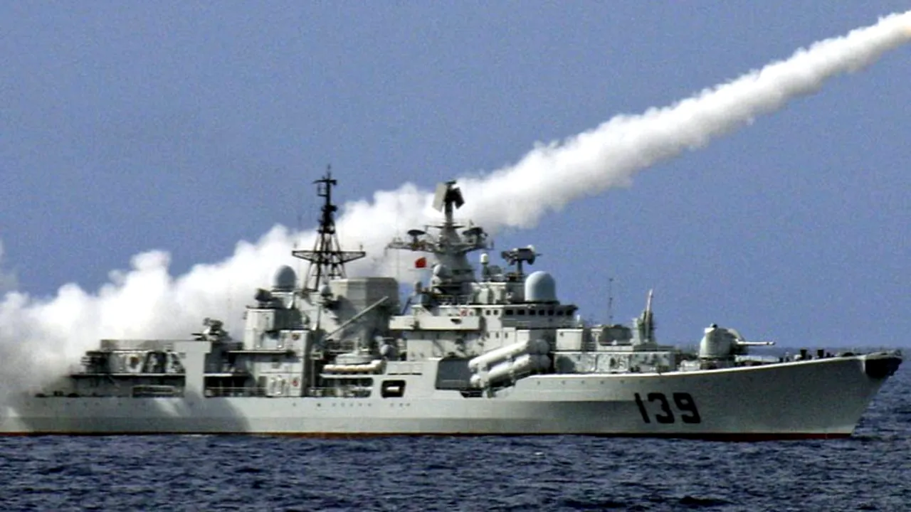 Tensiuni între Tokyo și Beijing. Un distrugător chinez s-a apropiat „prea mult