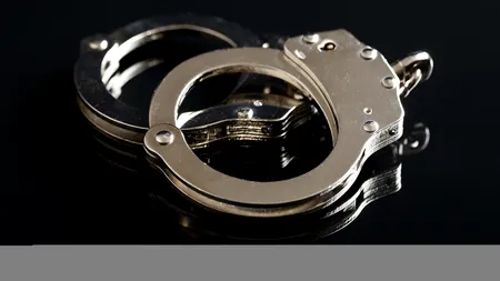 Două eleve de 14 ani au fost arestate în SUA. Fetele sunt suspectate că au plănuit uciderea a nouă persoane 