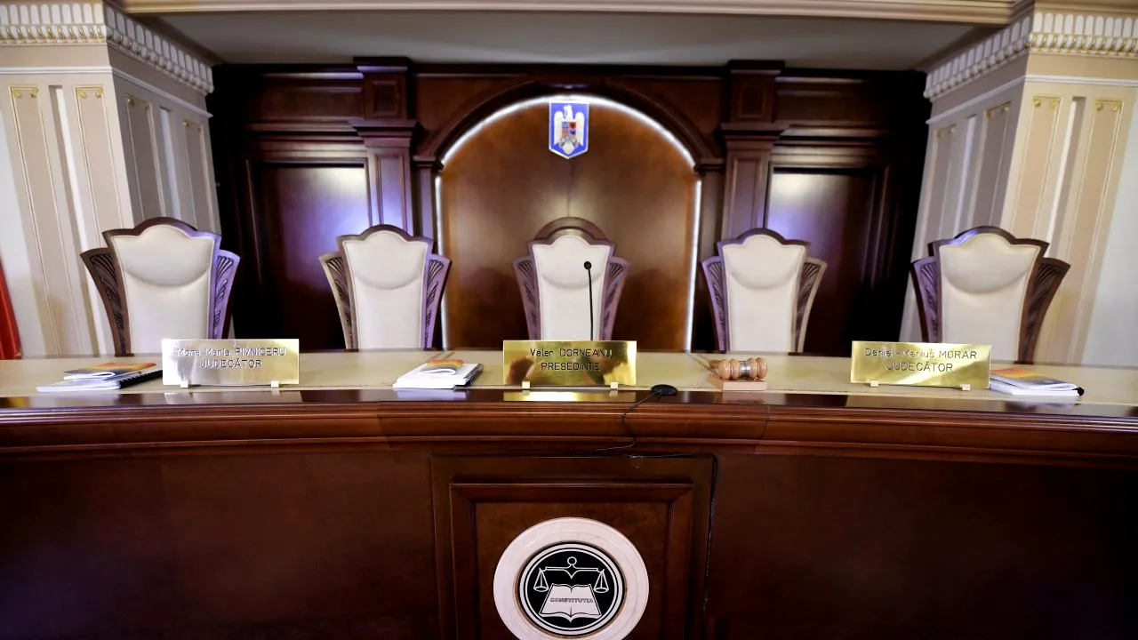 CCR: Parlamentul a încălcat Constituţia când a tergiversat moțiunea de cenzură a USR și AUR
