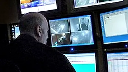 Un polițist britanic, arestat pentru că a descărcat imagini surprinse de camerele de supraveghere  