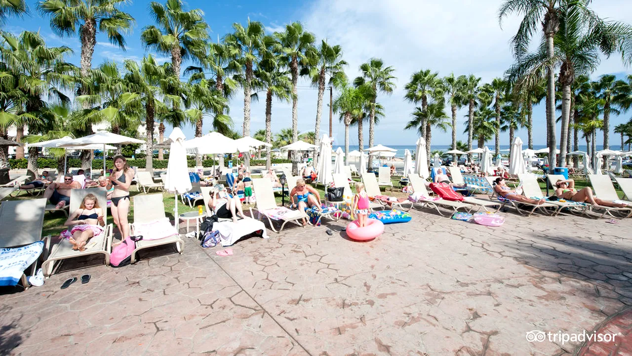 Turiștii britanici din Cipru, nemulțumiți de pasivitatea poliției privind PRESUPUSA tentativa a unor PRESUPUȘI români de a răpi copii