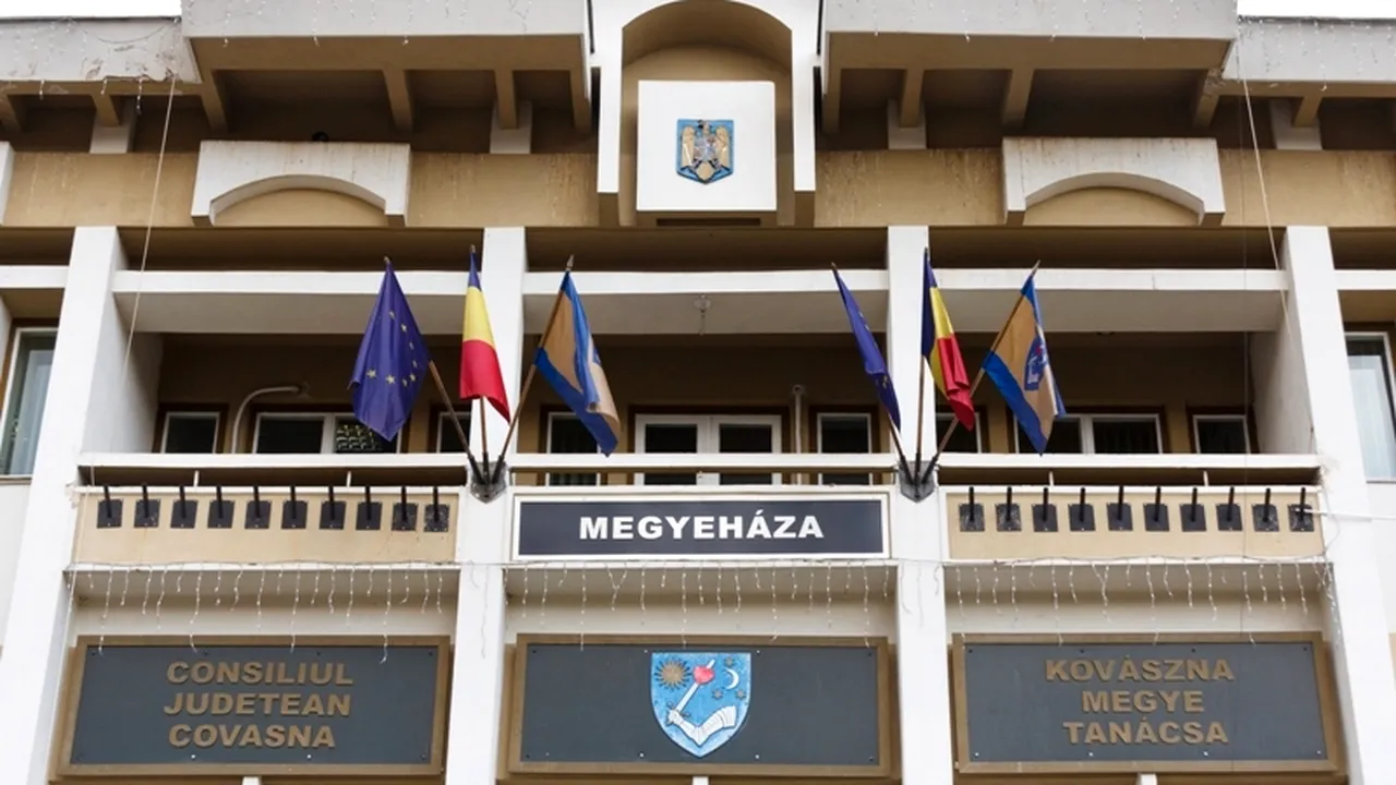 Primarul din Sfântu Gheorghe, obligat să asigure inscripționarea denumirilor mai întâi în română