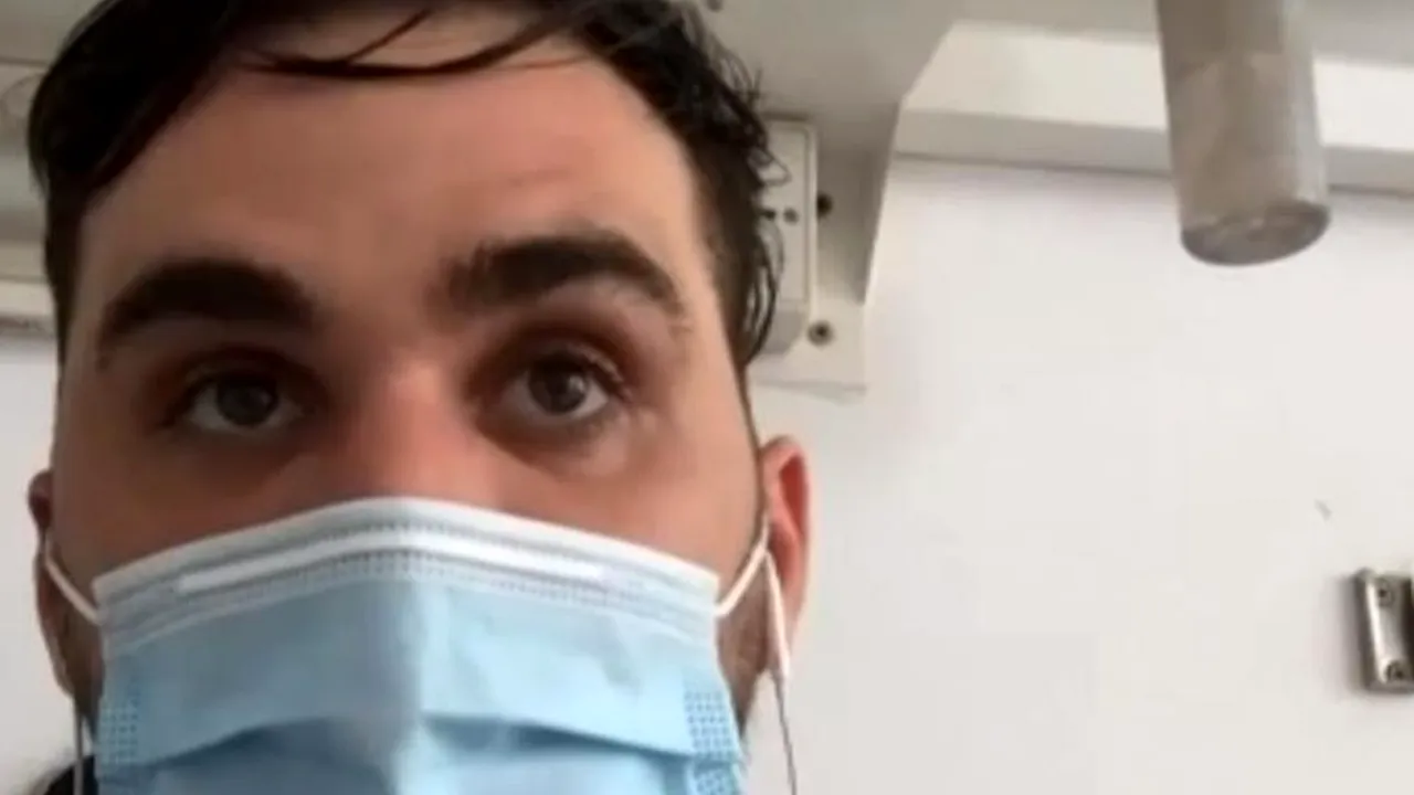 Mărturiile tulburătoare ale unui medic rezident, infectat cu coronavirus: „Am dormit cu capul pe-o masă, nu puteam să respir. Nimic nu e mai important decât o gură de aer”