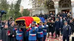 🚨 Mircea Lucescu, înmormântat la Cimitirul Bellu cu onoruri militare. Sicriul a ieșit din Biserică