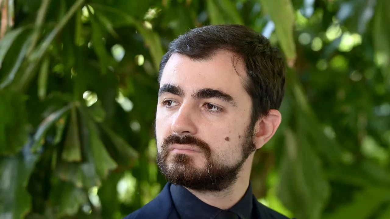 8 ȘTIRI DE LA ORA 8. Claudiu Năsui: Măsura neimpozitării salariului minim pe economie ar ajuta populația și economia