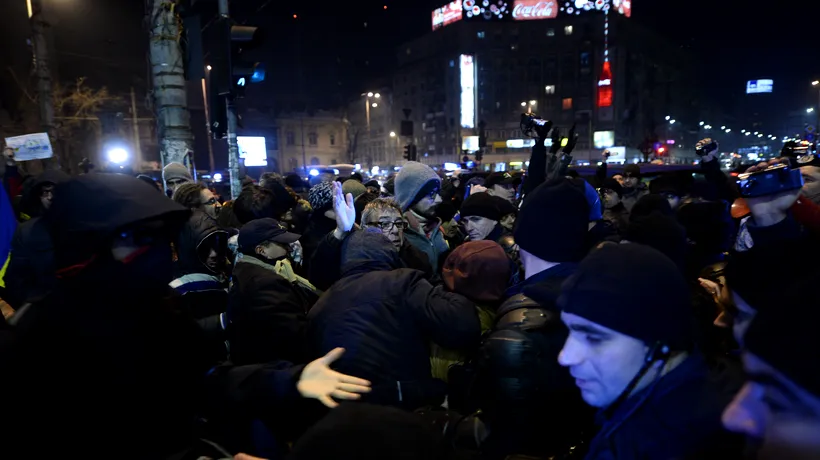 200 de persoane au protestat în Piața Universității. Marș către Piața Romană. Manifestația s-a încheiat după patru ore