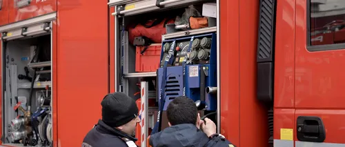 Pompierii din Mureș, intervenție pentru salvarea unui muncitor care a fost prins sub un mal de pământ