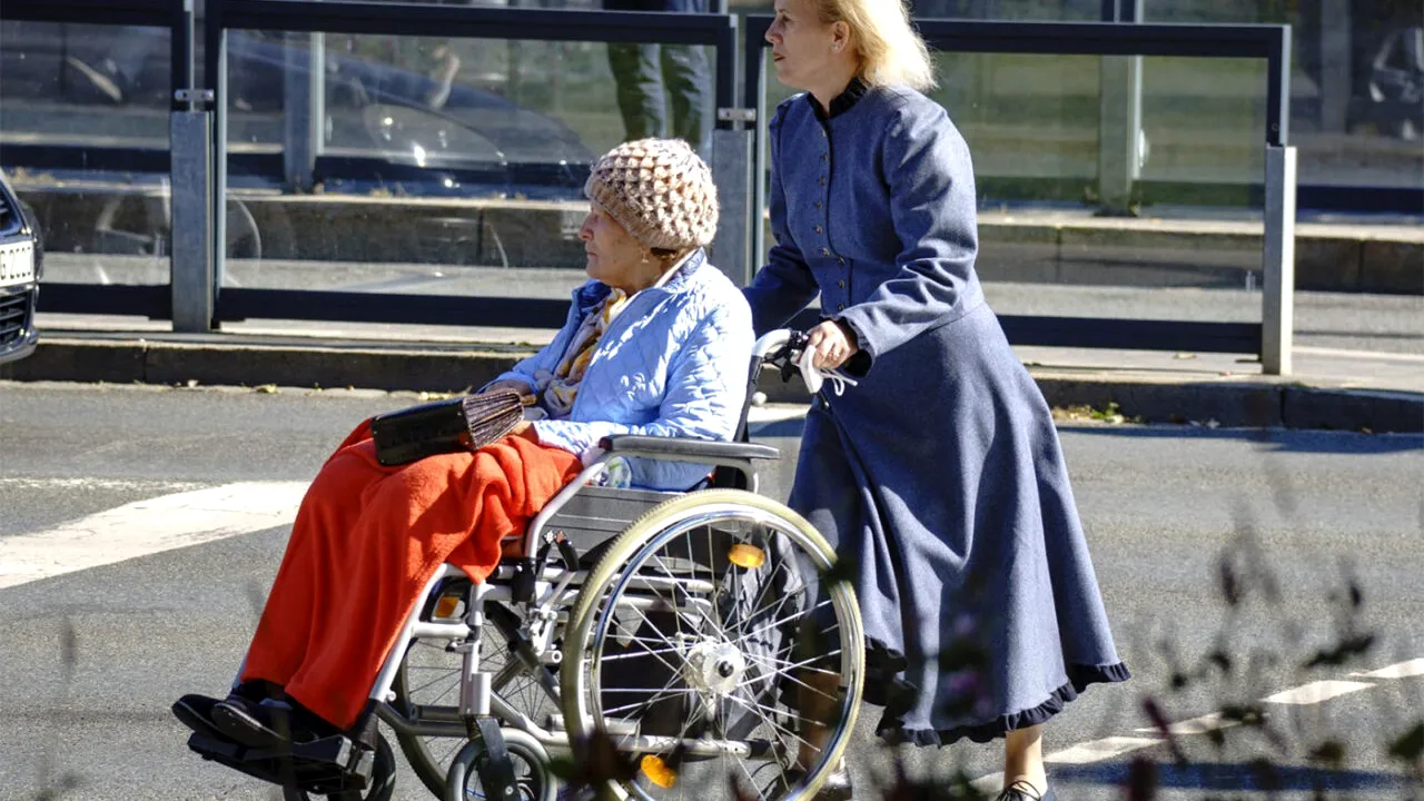 Ce i-a putut face o BADANTĂ  româncă bătrânei de care avea grijă în Italia. A fost condamnată la 3 ani de închisoare