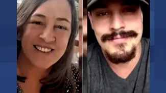 Un fiu și-a ucis mama, i-a dat foc pe un maidan, i-a tăiat un deget și i-a golit conturile