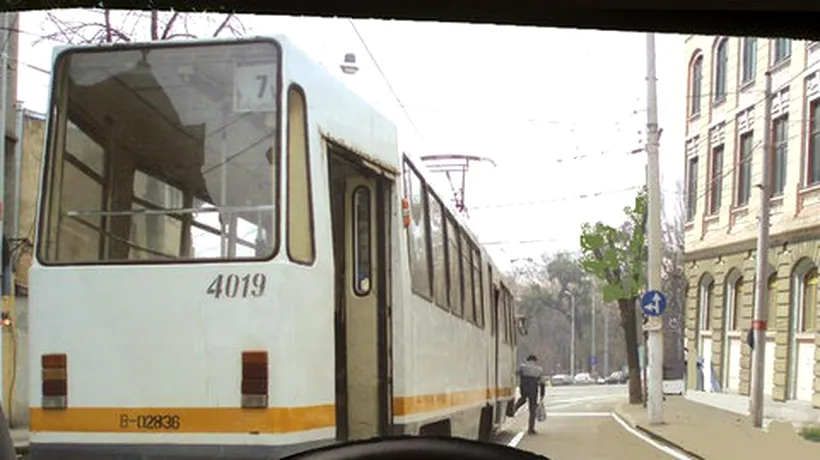 Teste auto: Puteți depăși tramvaiul oprit în stație? 