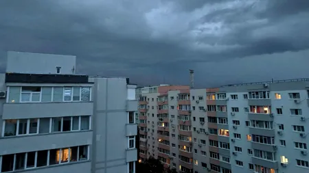 ALERTĂ METEO. Cod galben de ploi și vijelii pentru cea mai mare parte a țării, până joi 