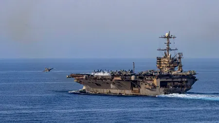 În timpul operațiunilor împotriva huthi, Marina SUA pierde un avion de peste 60 MILIOANE de dolari, după ce acesta a căzut în mare de pe portavion