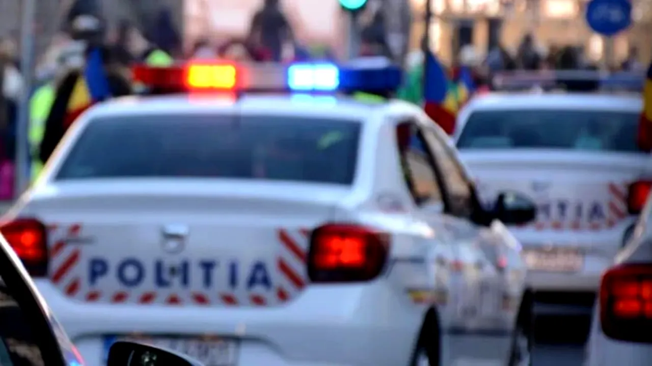 Un primar a intrat beat cu mașina în șanț, după o petrecere de pomină la primăria din comună