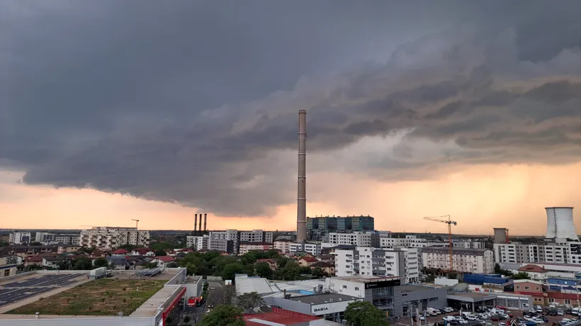 COD portocaliu şi galben de ploi torenţiale şi vijelii, în mai multe judeţe din România. Cât timp sunt valabile avertizările și ce zone sunt vizate