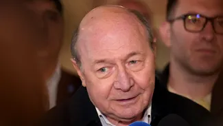 Traian Băsescu îndeamnă bucureștenii să-și tempereze așteptările de la primarul general și îl acuză pe Adrian Năstase că a distrus bugetul primăriei 