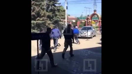 IMAGINI INCREDIBILE într-un cimitir. 400 de oameni s-au luat la bătaie. VIDEO HALUCINANT