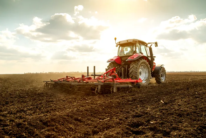 Se schimbă legea pentru motorina din agricultură. Cum vor putea fermierii să cumpere combustibil