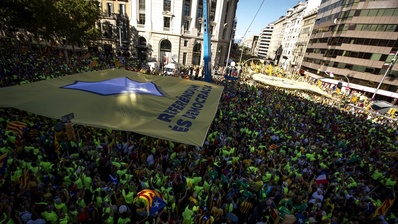 Tensiuni fără precedent în Catalonia: Procurorii cer confiscarea urnelor de vot înainte de referendumul pentru independență