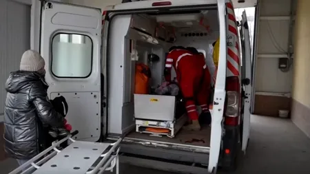 VIDEO | O fetiță a murit în brațele tatălui ei, într-un supermarket din Mariupol bombardat de armata rusă. „Arătați-i asta lui Putin!”