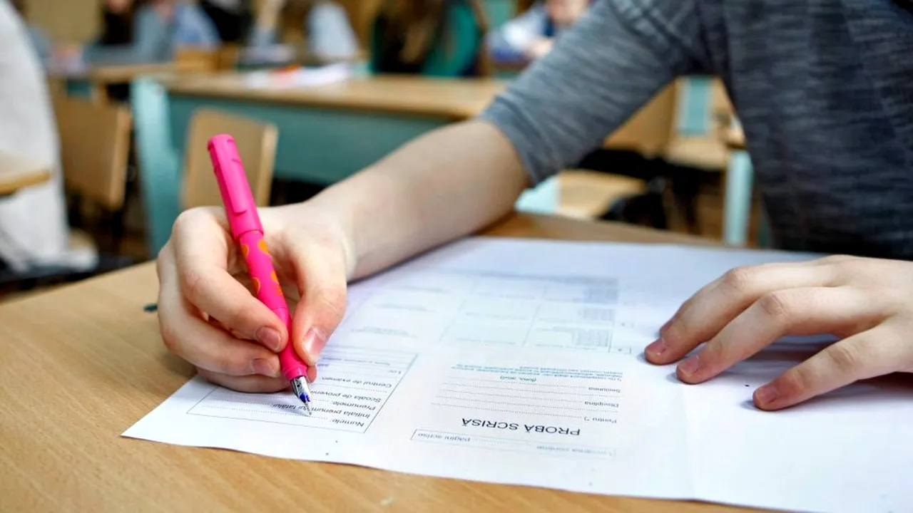 ȘCOALĂ. Fata de la țară care a spart toate barierele. Maria a luat Evaluarea Națională cu 10!