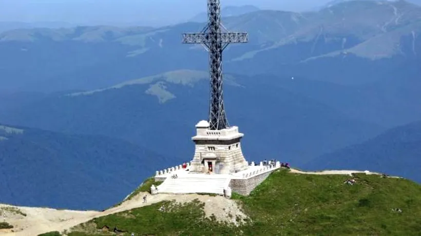 Crucea de pe Caraiman, cea mai înaltă din lume, va fi restaurată cu bani de la norvegieni