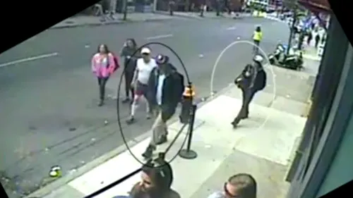 Noi imagini de la atentatele comise la maratonul din Boston: ce făceau frații Țarnaev cu câteva secunde înainte de explozie