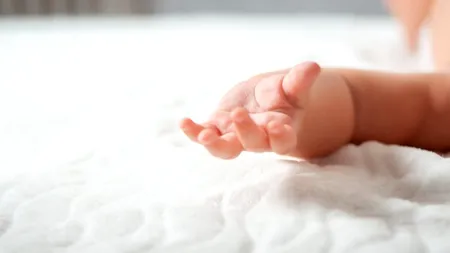 A născut în MAȘINĂ, ajutată de soțul ei. Femeia a intrat în travaliu și nu a mai apucat să ajungă la spital/Unde s-a întâmplat totul